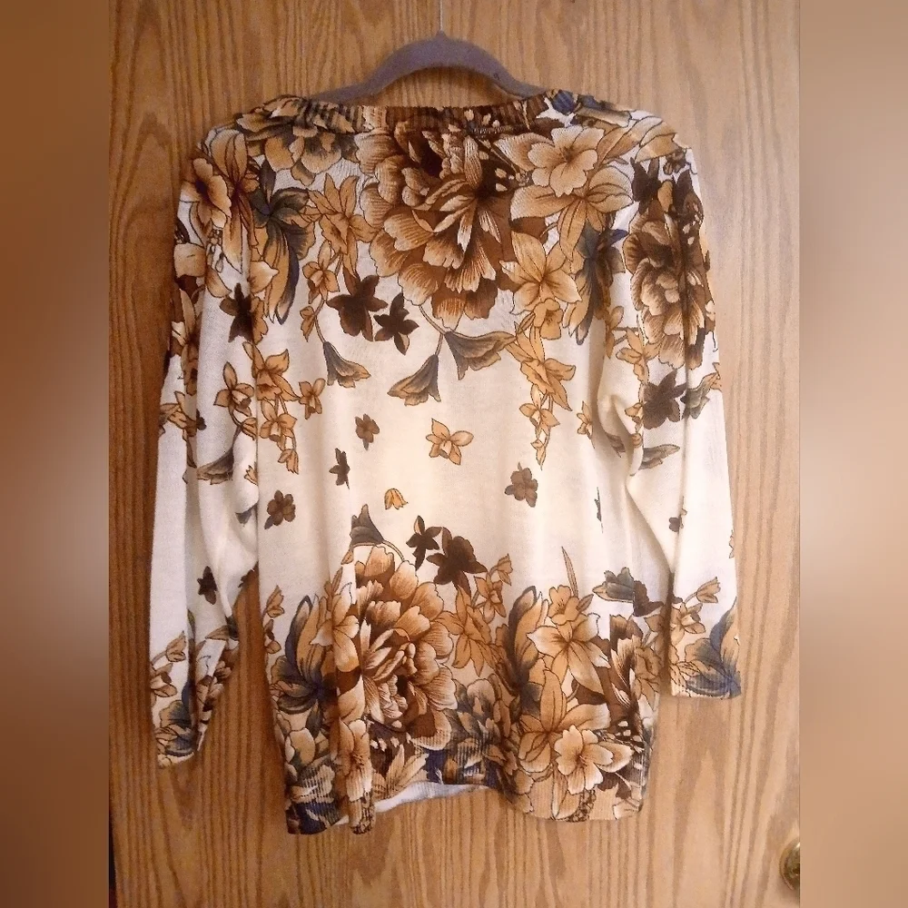 Emily Daniels Floral Lightweight Sweater - Picture 2 of 6